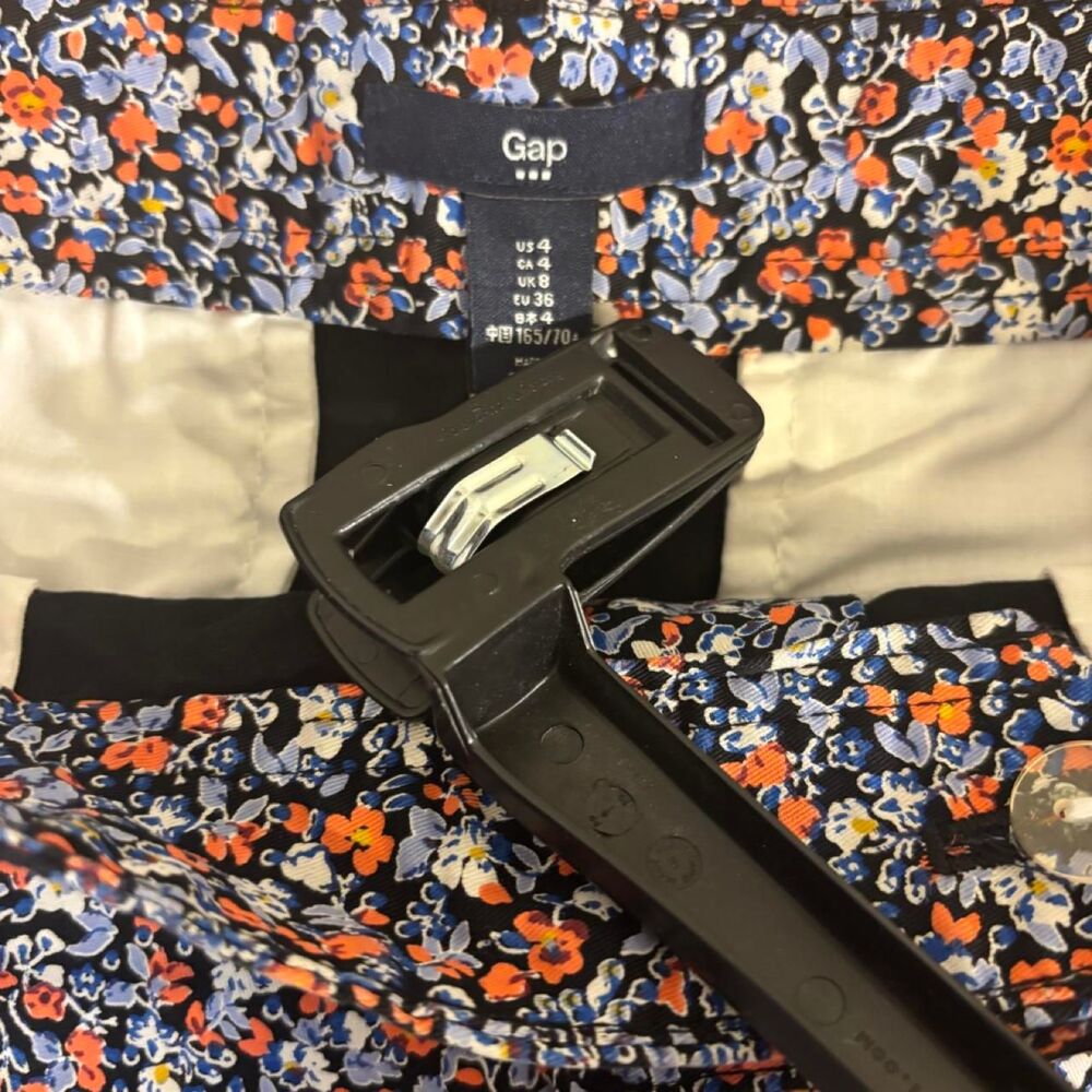 Gap Women's multi Shorts - Picture 3 of 6